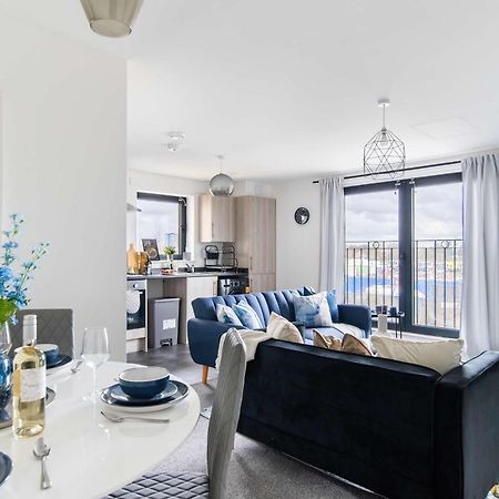 Modern Apartments With Free Parking Near Heathrow Colnbrook Eksteriør billede