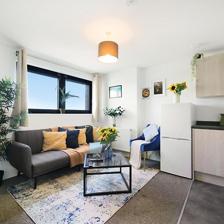 Modern Apartments With Free Parking Near Heathrow Colnbrook Eksteriør billede