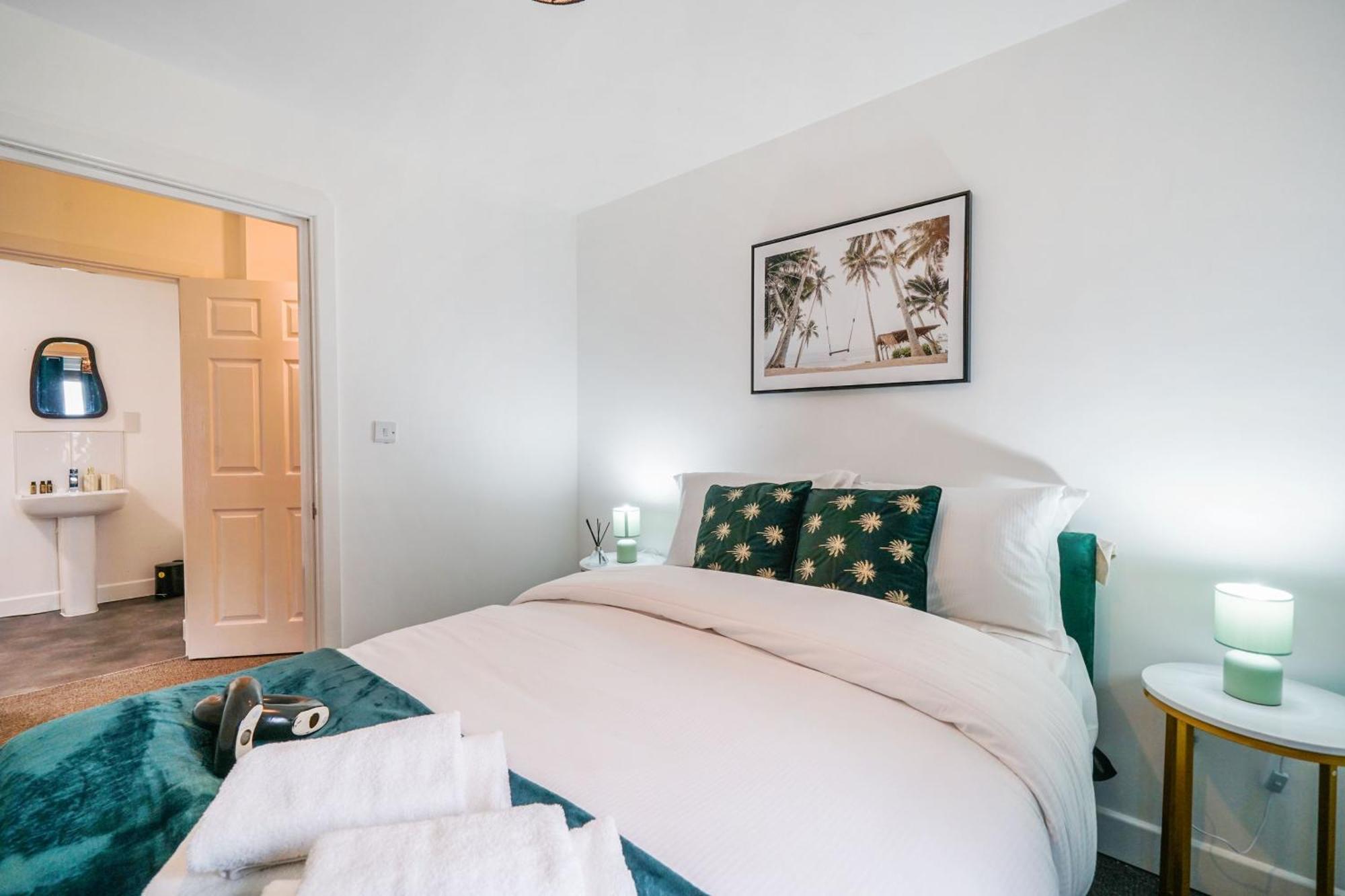 Modern Apartments With Free Parking Near Heathrow Colnbrook Eksteriør billede