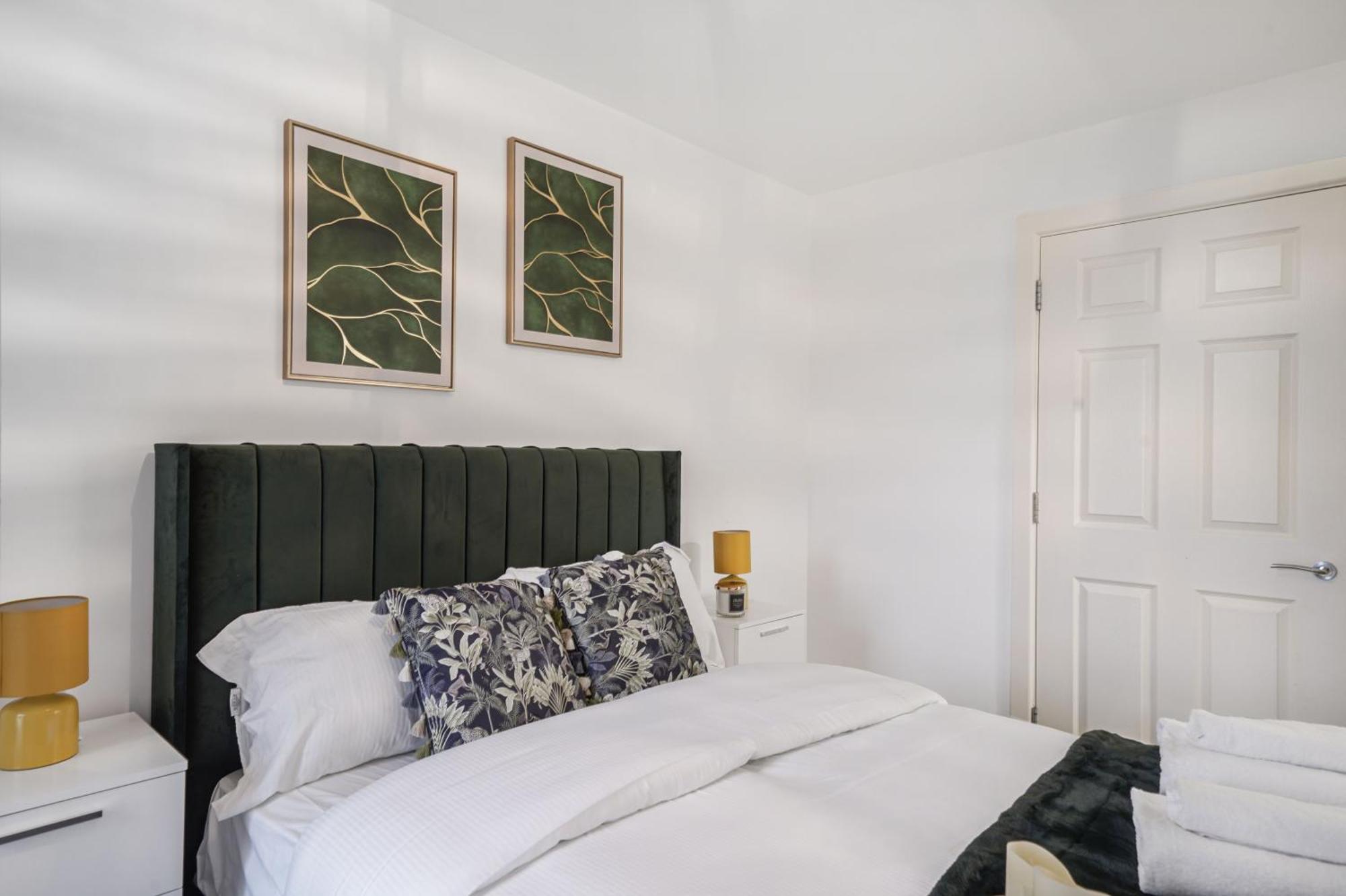 Modern Apartments With Free Parking Near Heathrow Colnbrook Eksteriør billede