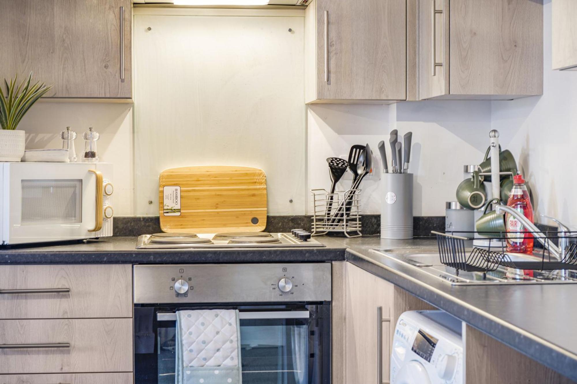 Modern Apartments With Free Parking Near Heathrow Colnbrook Eksteriør billede