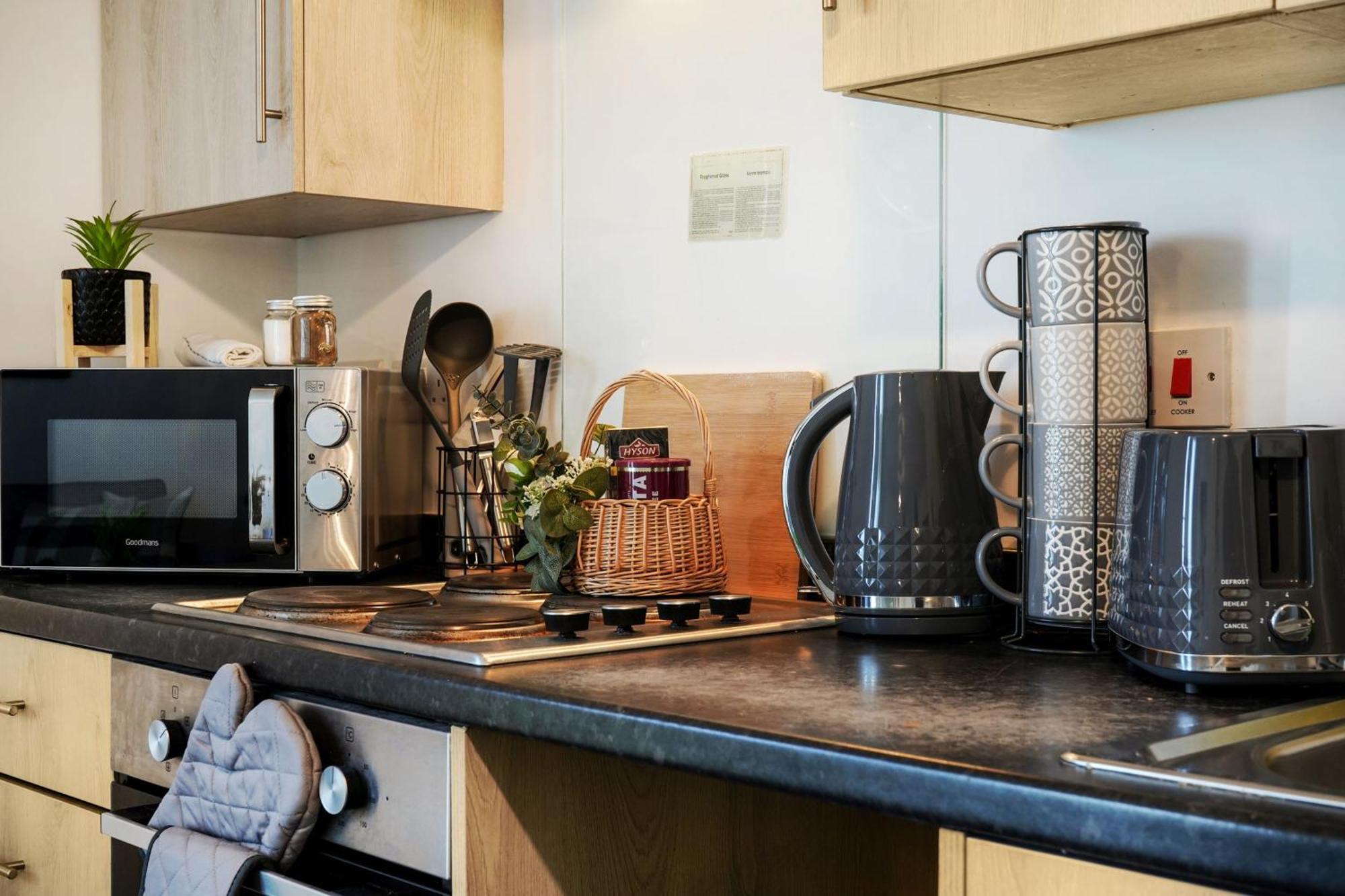 Modern Apartments With Free Parking Near Heathrow Colnbrook Eksteriør billede