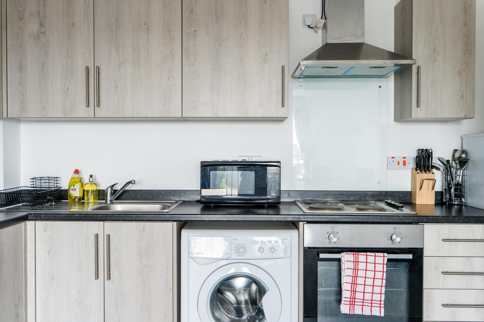 Modern Apartments With Free Parking Near Heathrow Colnbrook Eksteriør billede