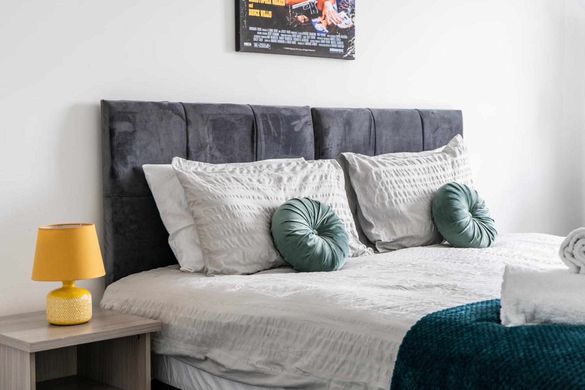 Modern Apartments With Free Parking Near Heathrow Colnbrook Eksteriør billede