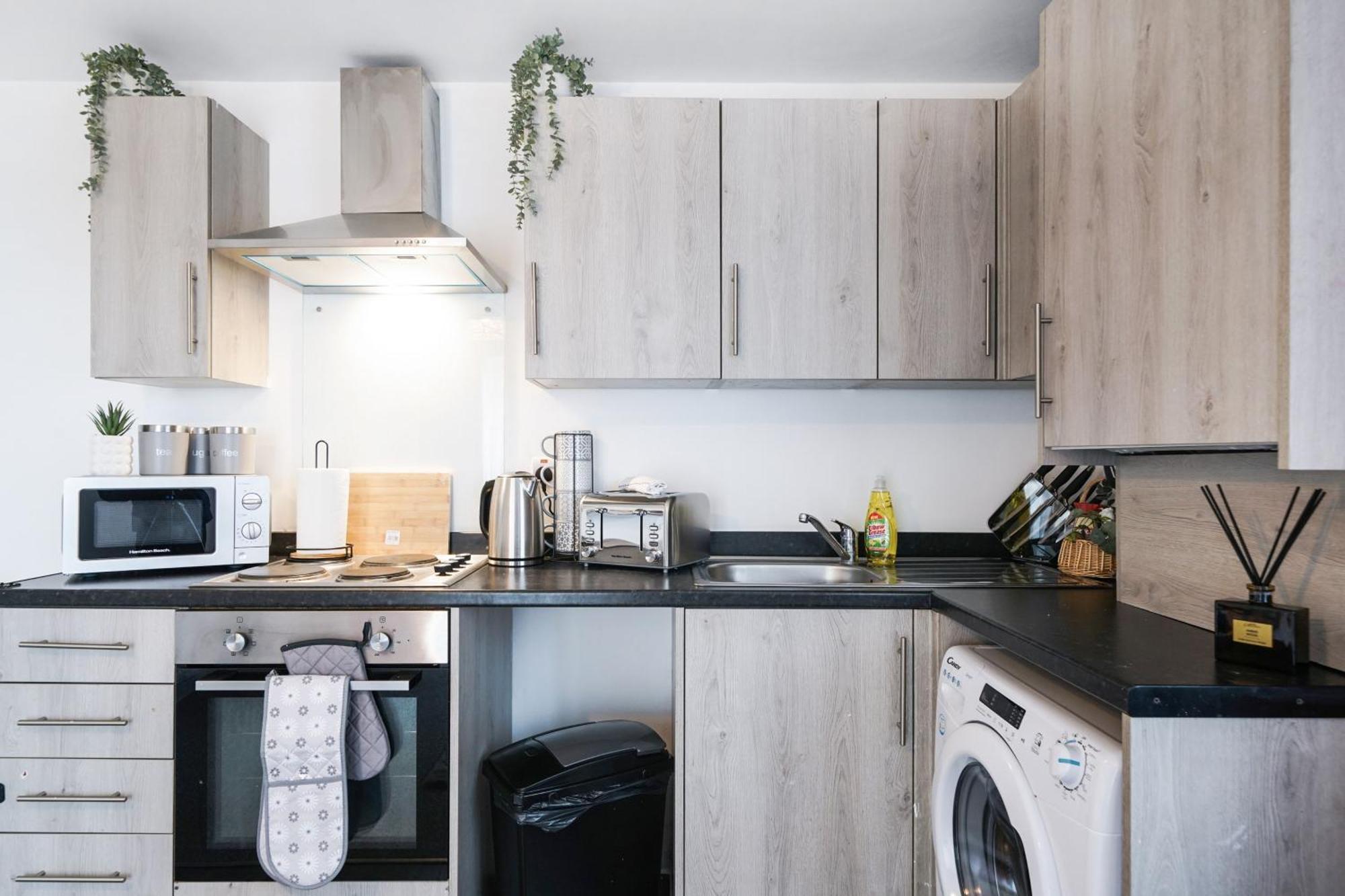 Modern Apartments With Free Parking Near Heathrow Colnbrook Eksteriør billede