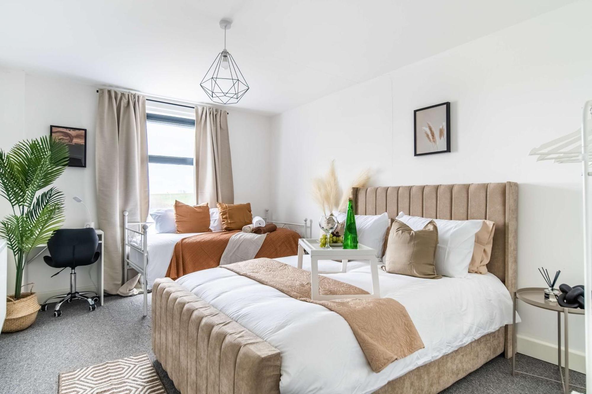 Modern Apartments With Free Parking Near Heathrow Colnbrook Eksteriør billede