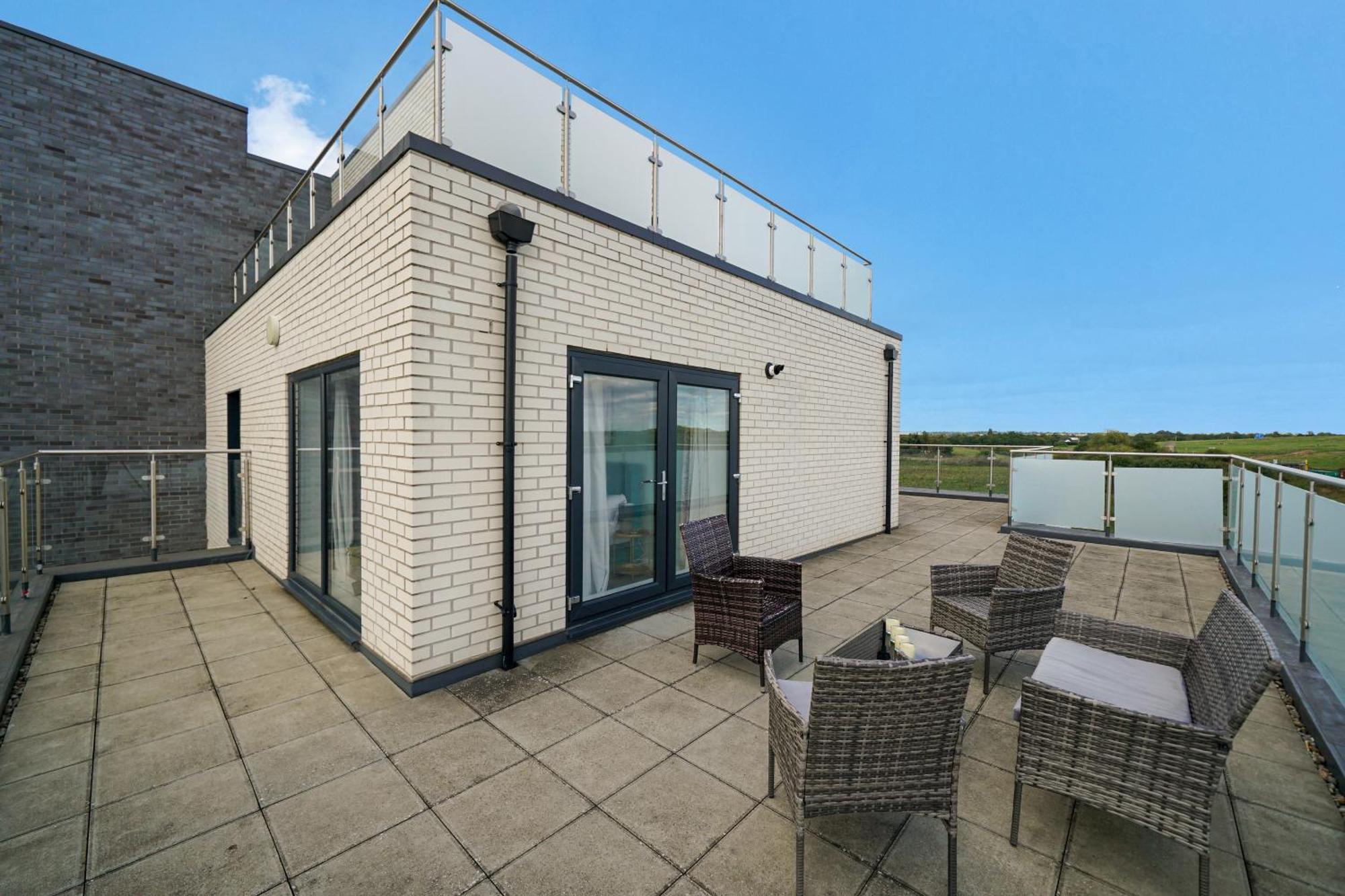 Modern Apartments With Free Parking Near Heathrow Colnbrook Eksteriør billede