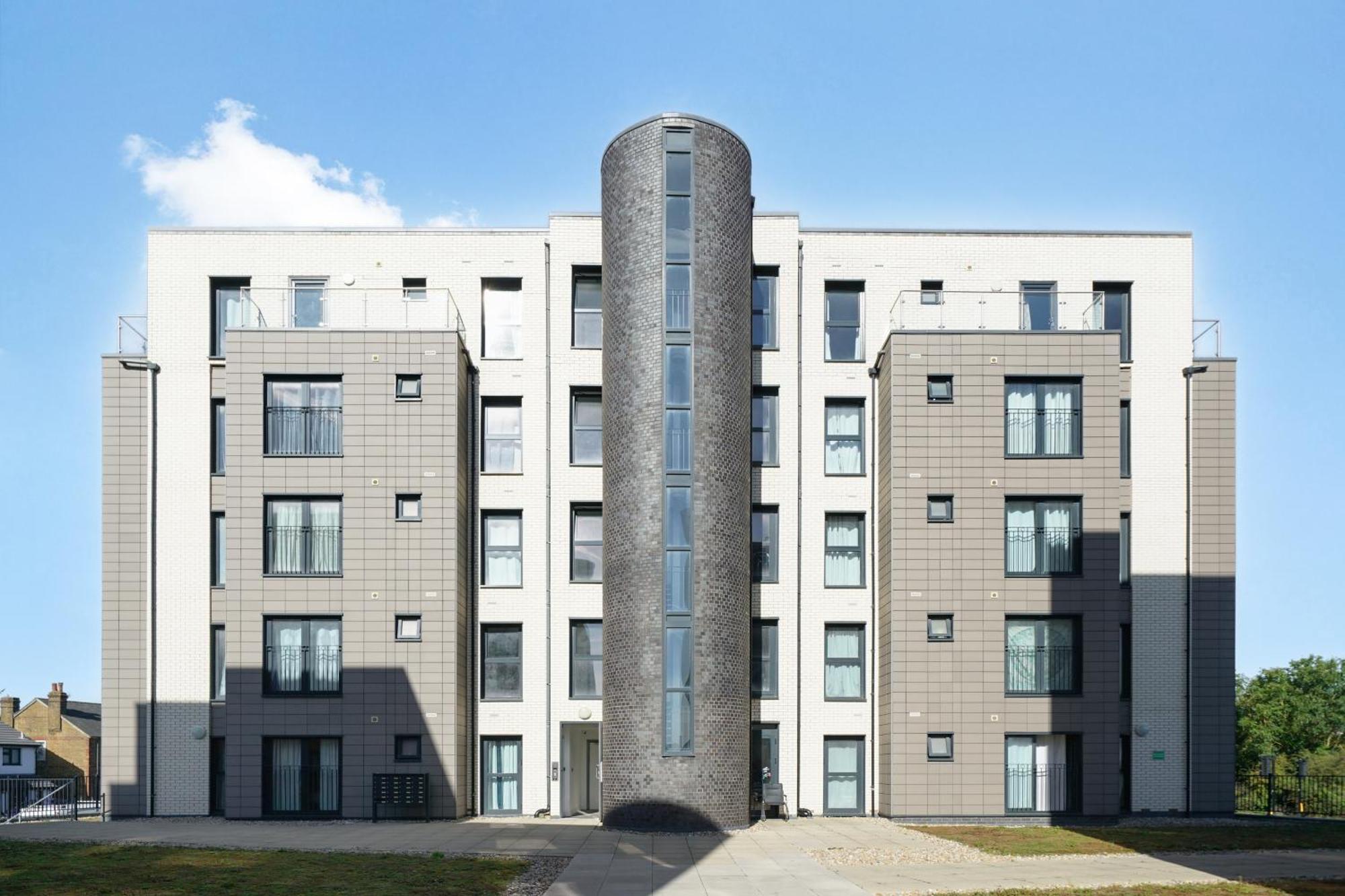 Modern Apartments With Free Parking Near Heathrow Colnbrook Eksteriør billede