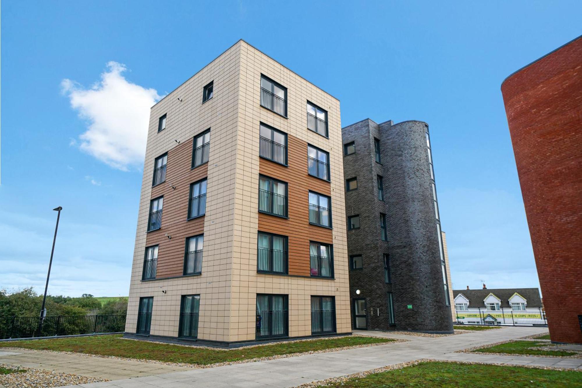 Modern Apartments With Free Parking Near Heathrow Colnbrook Eksteriør billede